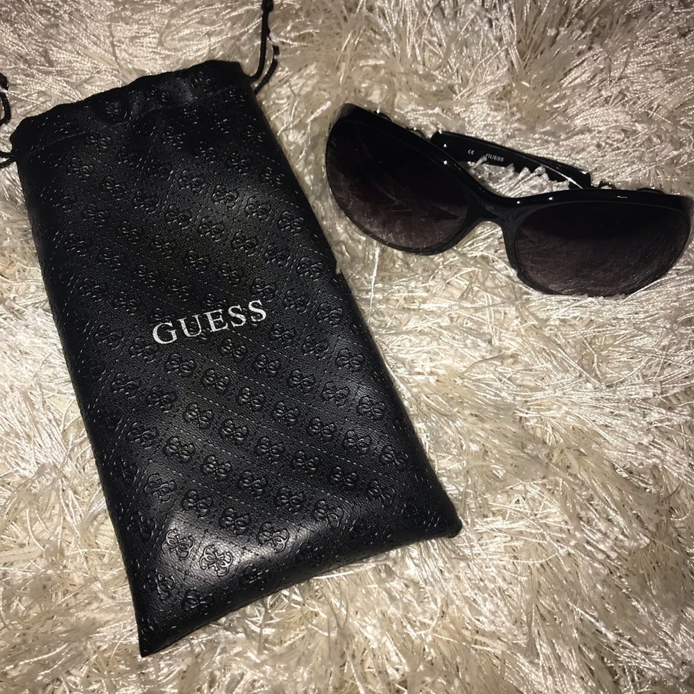 Guess Oversized Chain-Trim Sunglasses Women